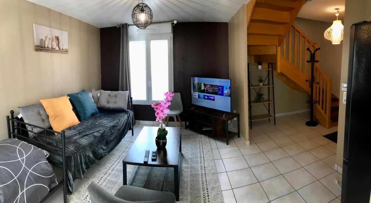 Agreable Maison Proche Gare Avec Parking Gratuit Le Mans Luaran gambar