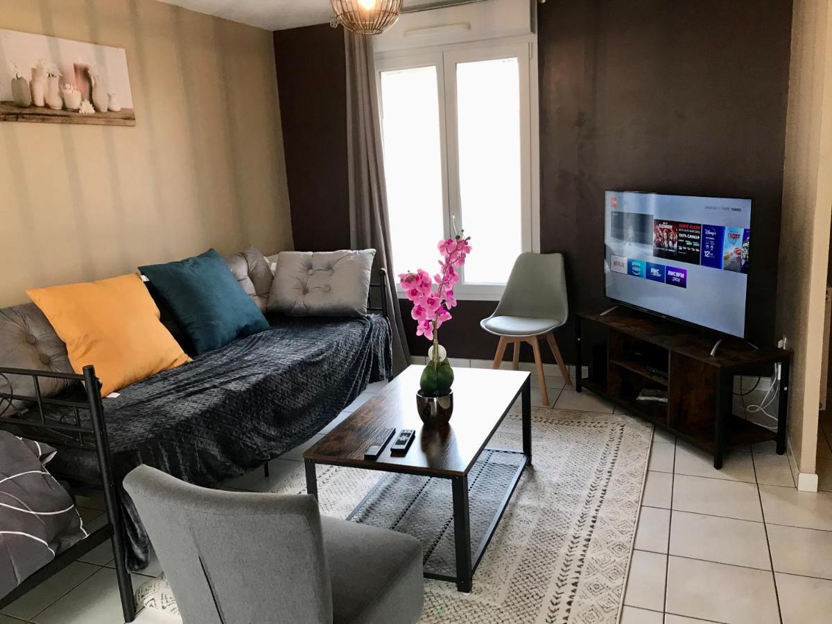 Agreable Maison Proche Gare Avec Parking Gratuit Le Mans Luaran gambar